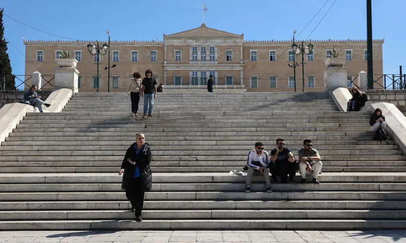Καιρός: Κι άλλη άνοδος στη θερμοκρασία - Δεν θα λείψουν οι καταιγίδες