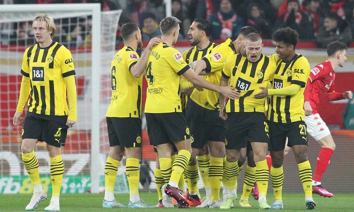 Μπάγερν Μονάχου: «Βόμβα» στη Bundesliga - «Κλέβει» βασικό παίκτη της Ντόρτμουντ;