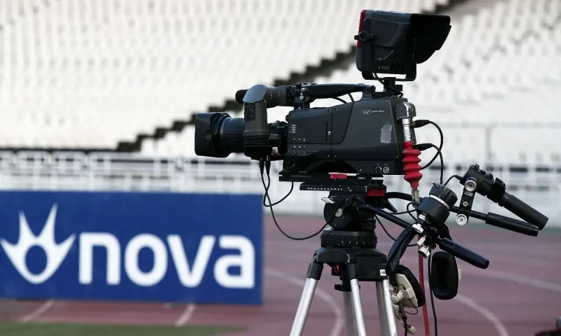 Super League: Το συμβόλαιο του Ολυμπιακού θέλουν ΑΕΚ και Παναθηναϊκός από την COSMOTE TV - Η NOVA κινδυνεύει να μείνει μόνο με τον Άρη!