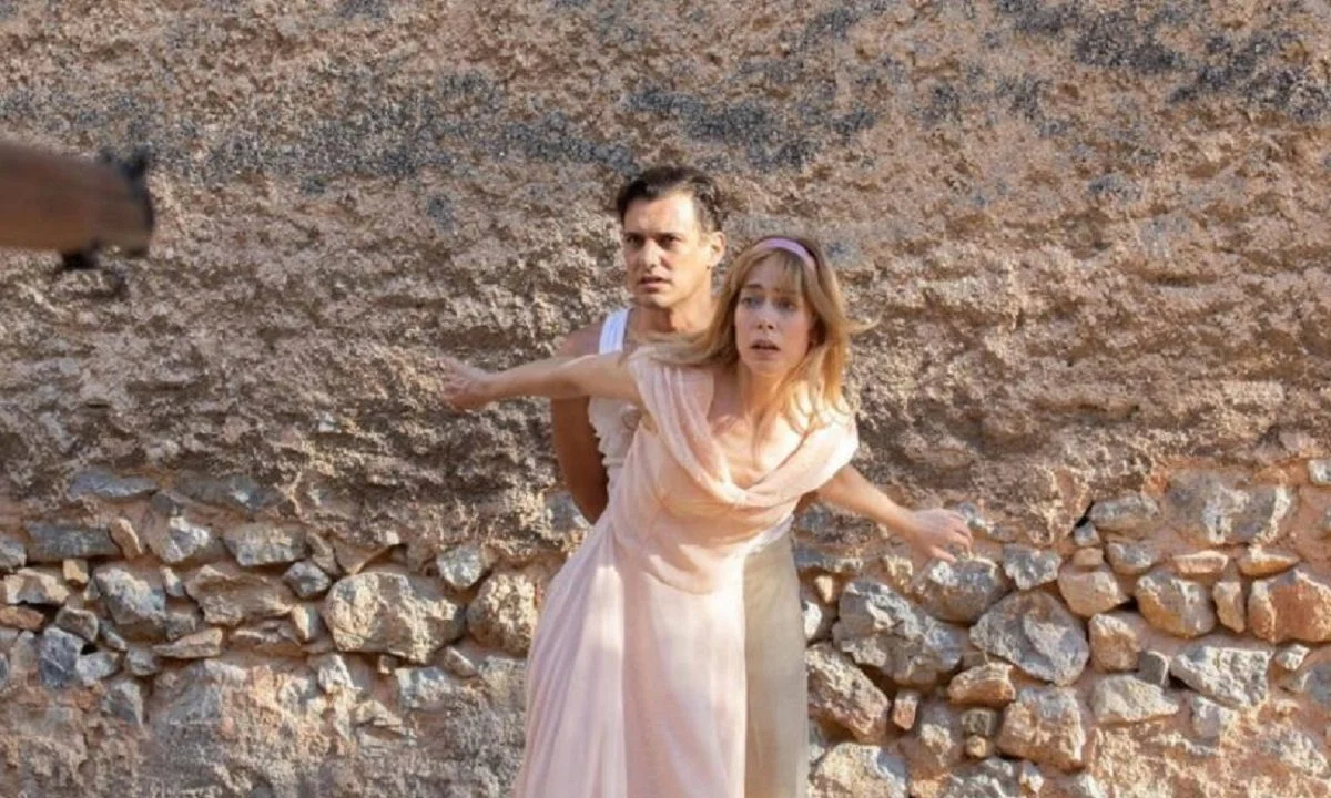 Η επιτυχημένη σειρά του OPEN, Έρωτας Φυγάς, ρίχνει αυλαία για τη φετινή σεζόν την Παρασκευή 23 Ιουνίου.