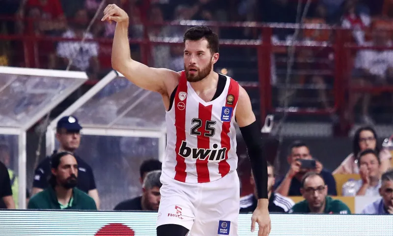 Ολυμπιακός - Παναθηναϊκός 75-52: Ο πάγκος του ισοπέδωσε τους «πράσινους» και τον πάει για στέψη στο ΟΑΚΑ!