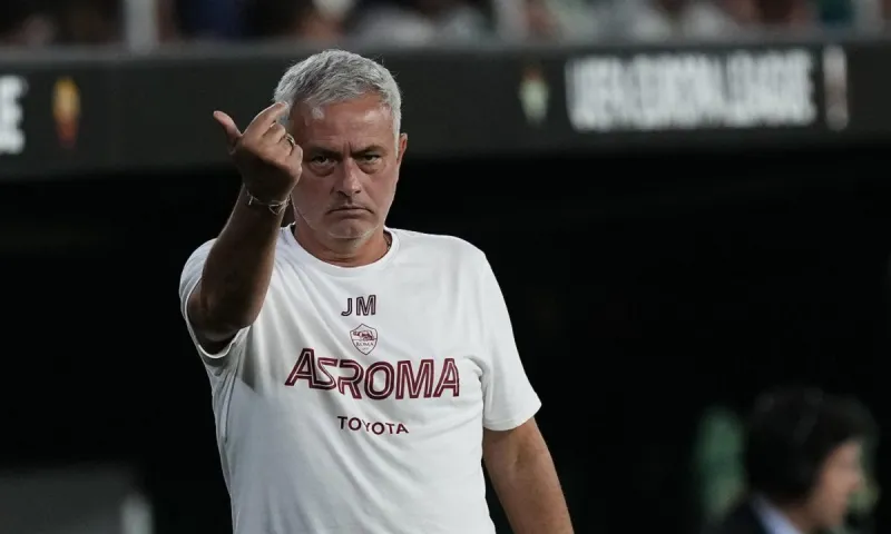 Μουρίνιο: Ηχηρή καμπάνα από την UEFA - Τι ακριβώς συνέβη