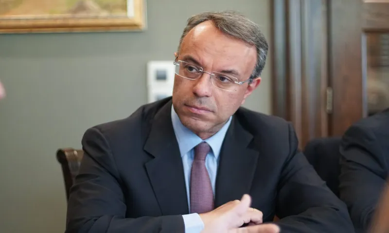 Σάλος με τις προκλητικές δηλώσεις Σταϊκούρα – Η ΝΔ δίνει τα κόκκινα δάνεια «κοψοχρονιά» στα funds, γιατί θεωρεί όλους τους Έλληνες μπαταχτσήδες