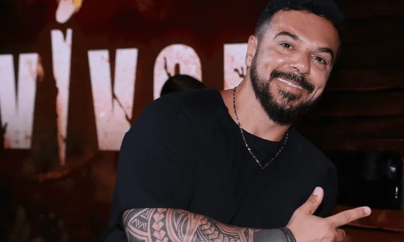 Survivor all star: Ξεσάλωσε με τραγούδι κατά του Μαρτίκα ο Τριαντάφυλλος μετά την αποχώρηση Μπόγδανου