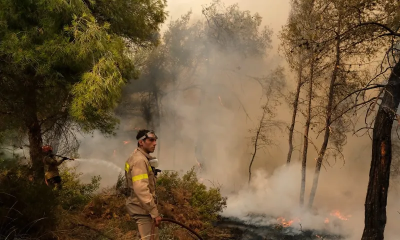 Έφυγαν 500 άτομα από την Πυροσβεστική - Αυτές οι περιοχές κινδυνεύουν με μεγάλη φωτιά