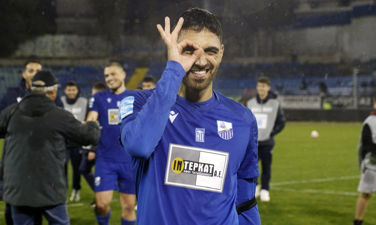 Ο Νίκος Βέργος πανηγυρίζει