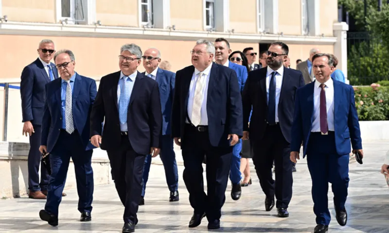 Μια υπέροχη ιδέα που δίνει νέα ήθη στην πολιτική: Προσευχή υπέρ Υγείας για τους 10 αγωνιστές της ΝΙΚΗΣ – Βοήθεια στο δύσκολο έργο τους!