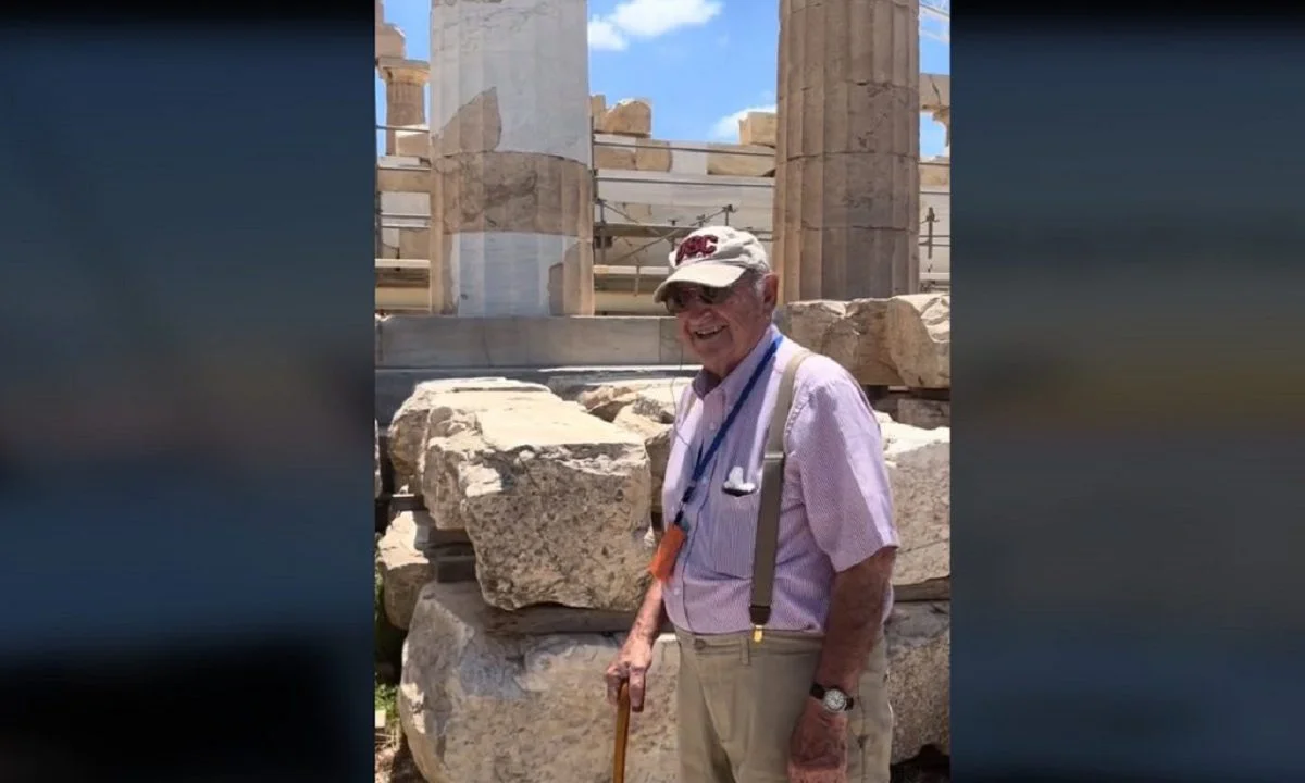 Viral: 89χρονος ομογενής έρχεται για πρώτη φορά στην Ελλάδα και «ρίχνει» το TikTok