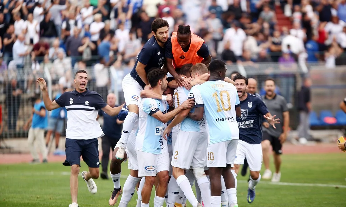 Super League παρασκήνια: Η επόμενη μεταγραφή της Κηφισιάς - Τα τηλεφωνήματα στον Πετράκη και το συμβόλαιο που δίνει η Λαμία για φορ