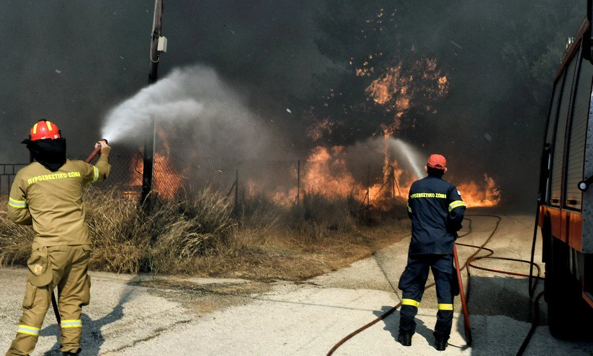 Φωτιά: Που υπάρχει μεγάλος κίνδυνος για πυρκαγιές σήμερα - Μαίνονται τα μέτωπα στην Αττική
