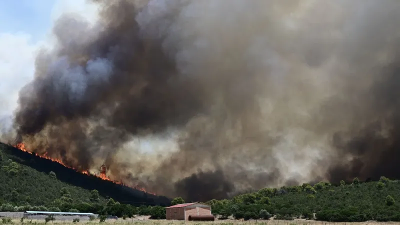 Πυρκαγιές: SOS για τους τοξικούς καπνούς σε πυρόπληκτες περιοχές - Καρκινογόνα σωματίδια δέκα φορές πάνω από το όριο!