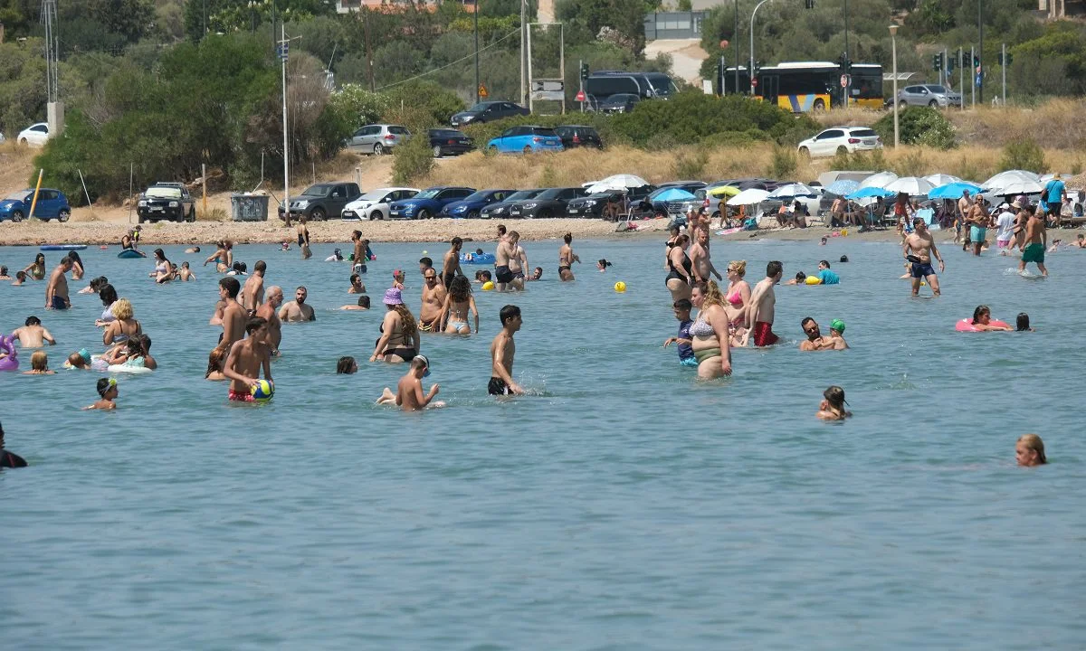 Γενικά αίθριος αναμένεται να είναι ο καιρός σήμερα Δευτέρα 24 Ιουλίου με λίγες πρόσκαιρες νεφώσεις στα κεντρικά και βόρεια ορεινά