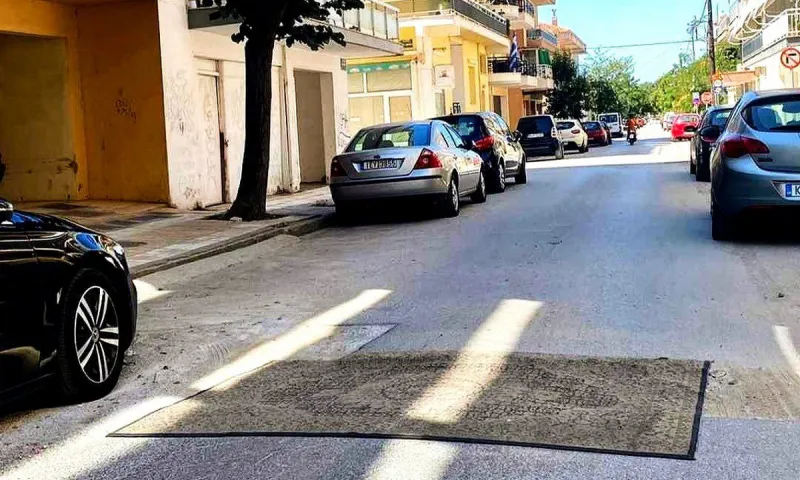 Αλεξανδρούπολη: Επέστρεψε το χαλί πάνω σε λακούβα που έγινε viral! (pic)