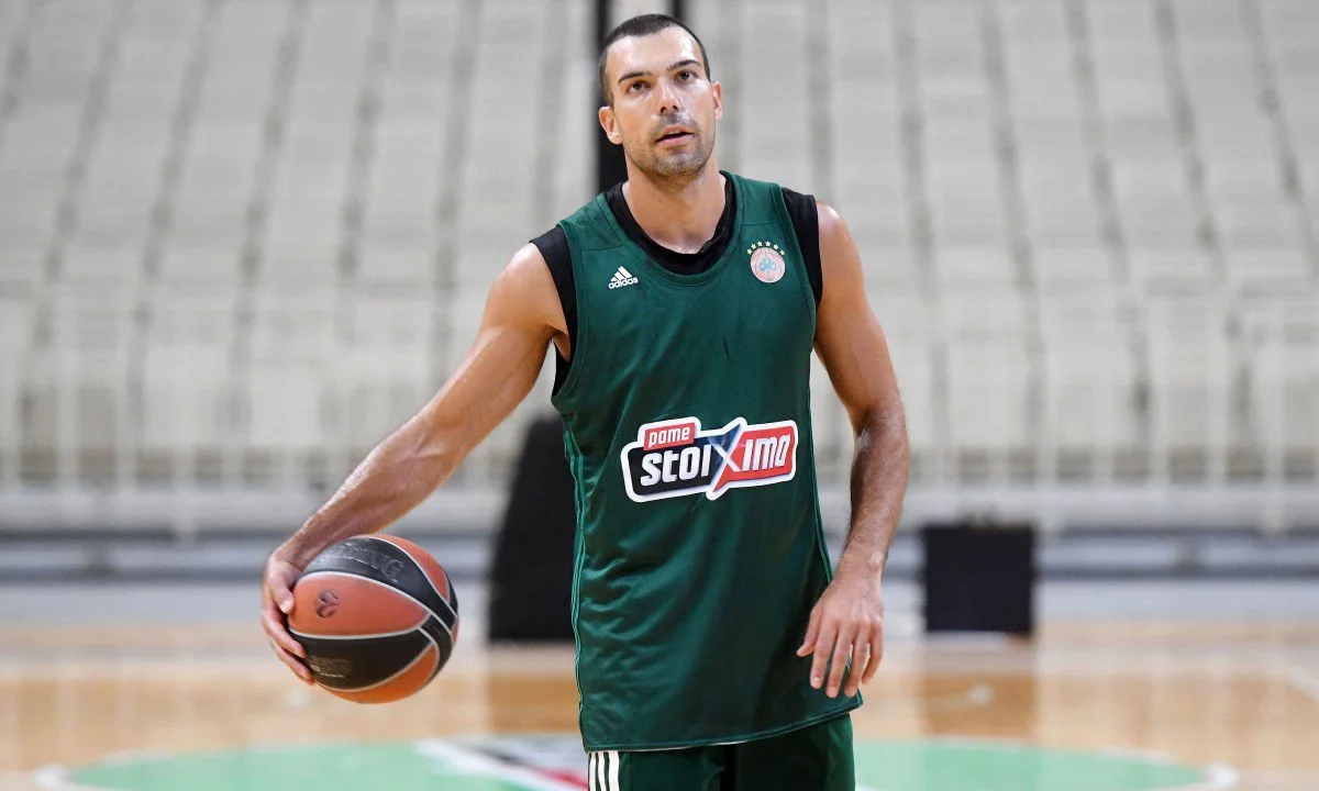 Μία από τις συμφωνίες που είχε ο Κώστας Σλούκας για να δεχθεί να πάει στον Παναθηναϊκό ήταν να είναι ο πιο ακριβοπληρωμένος παίκτης του.