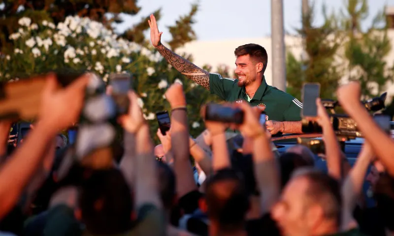 Ο Χουάντσο Ερνανγκόμεθ έκανε τον κόσμο του Παναθηναϊκού να βγει ξανά στο δρόμο! (pics)
