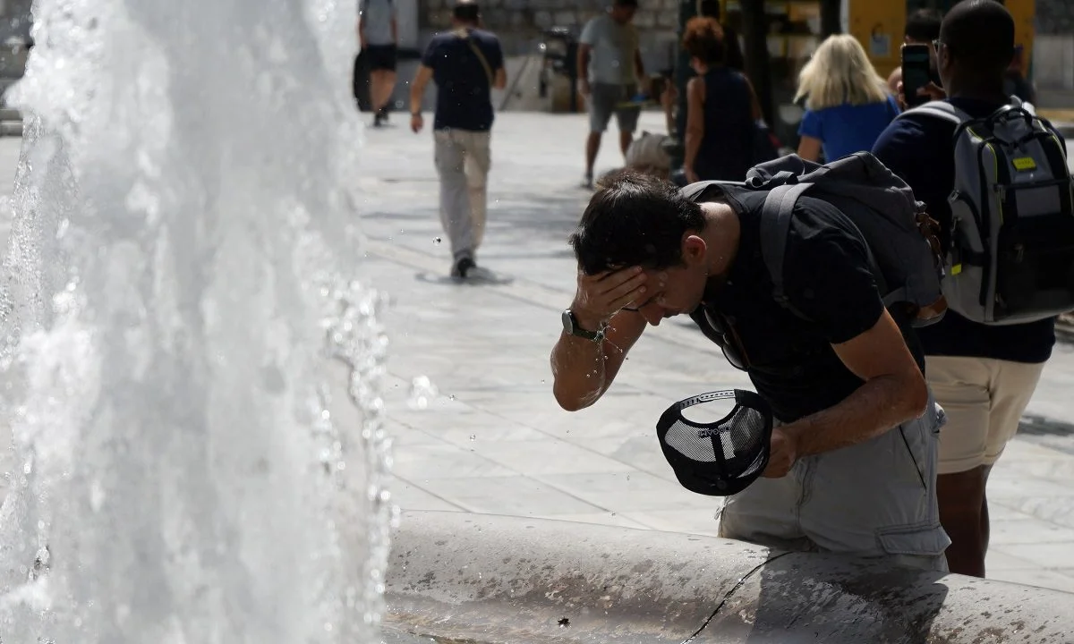 Ο γνωστός μετεωρολόγος Σάκης Αρναούτογλου έρχεται να... προσγειώσει όσους πίστεψαν πως ξεμπερδέψουμε έτσι εύκολα με τους καύσωνες