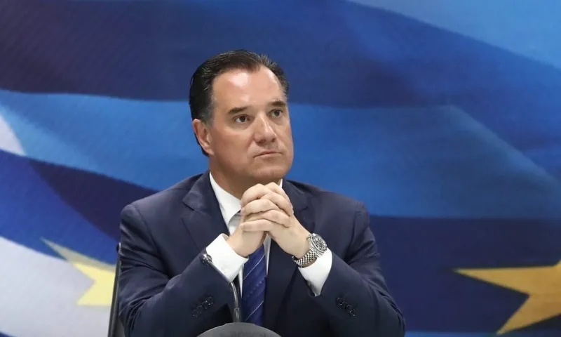 Εργασιακός μεσαίωνας: O Άδωνις Γεωργιάδης ανακοίνωσε νόμο για 16ωρη εργασία και «δόκιμους εργαζόμενους»