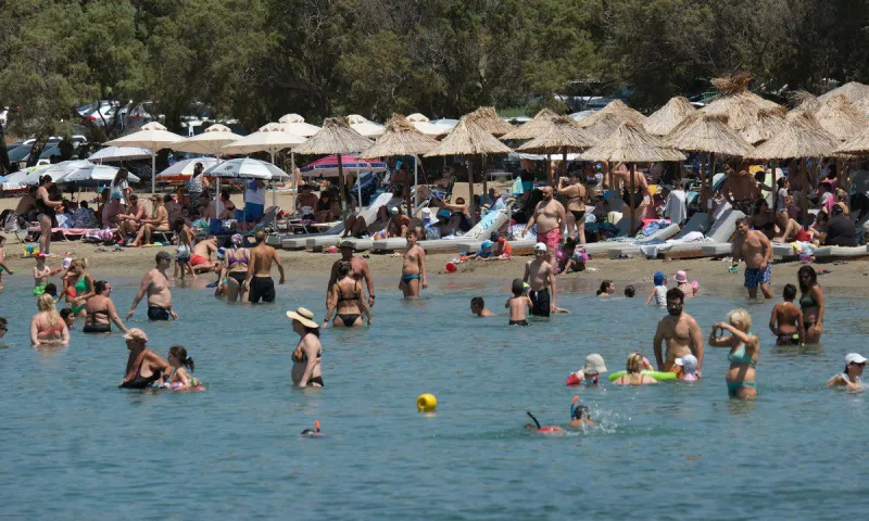 Καιρός για μπάνια στη θάλασσα λέει ο Καλλιάνος - Που θα έχουμε πρόσκαιρες βροχές