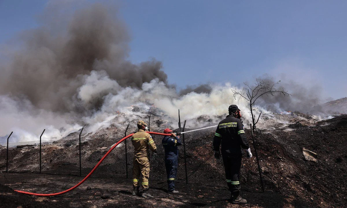 Φωτιά: Σε συναγερμό η μισή χώρα και την Τρίτη - Οι 8 περιοχές που κινδυνεύουν