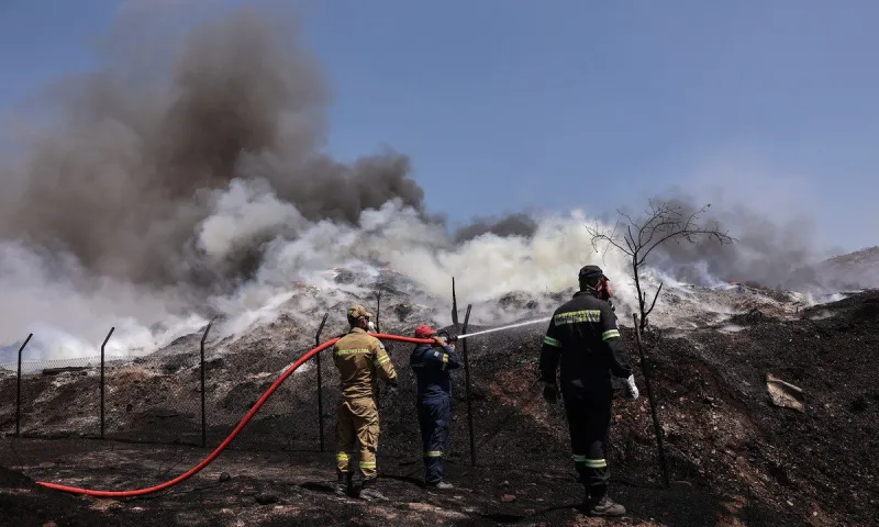 Φωτιά: Σε συναγερμό η μισή χώρα και την Τρίτη - Οι 8 περιοχές που κινδυνεύουν
