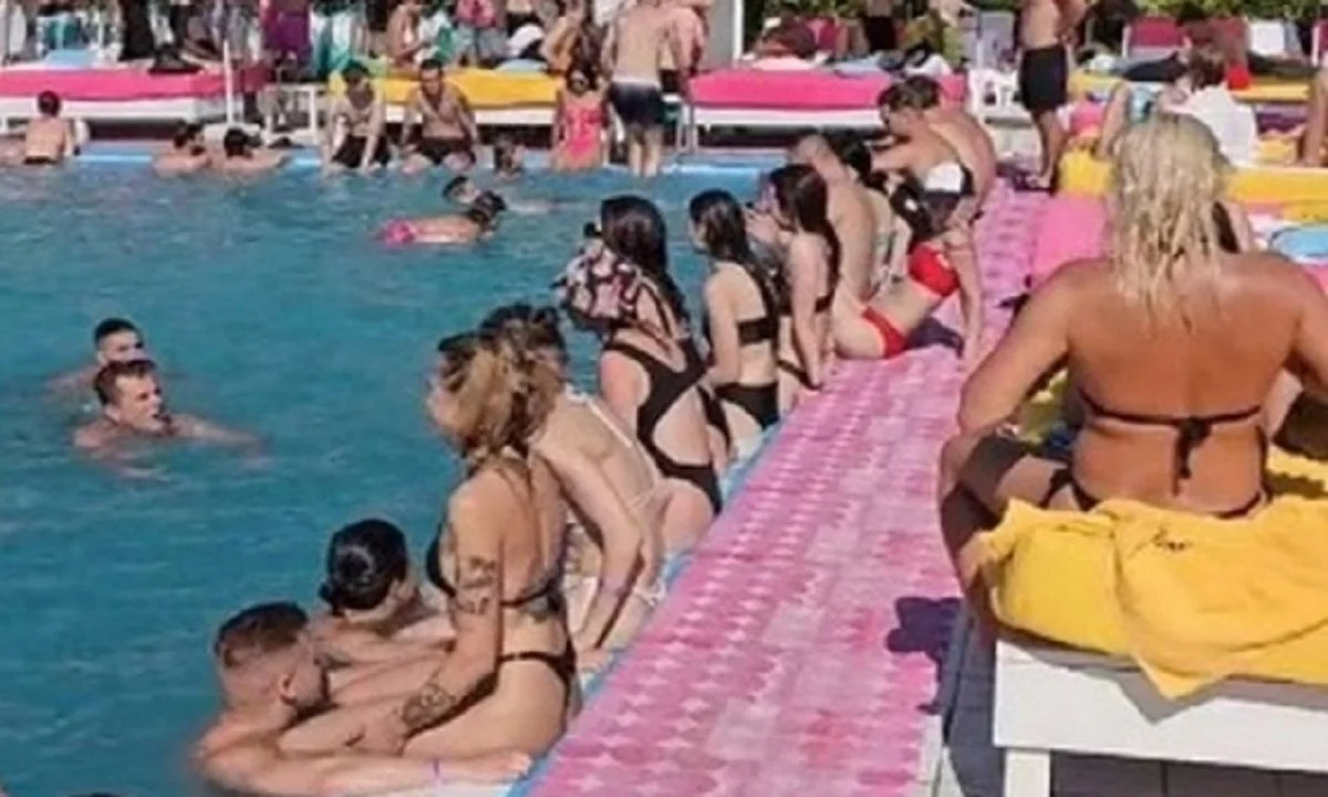 Ουκρανές με μπικίνι στην Ουκρανία κάνουν έξαλλη την κοινή γνώμη ενώ μαίνεται ο πόλεμος