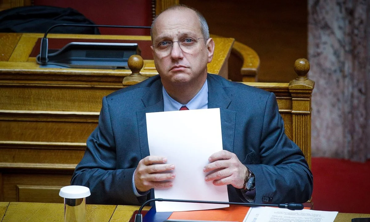 Δικαιολογίες, γενικότητες και μετάθεση ευθυνών για το επιτελικό φιάσκο - Ο Γιάννης Οικονόμου έχει μετατραπεί σε υπουργό Προστασίας του... εαυτού του!