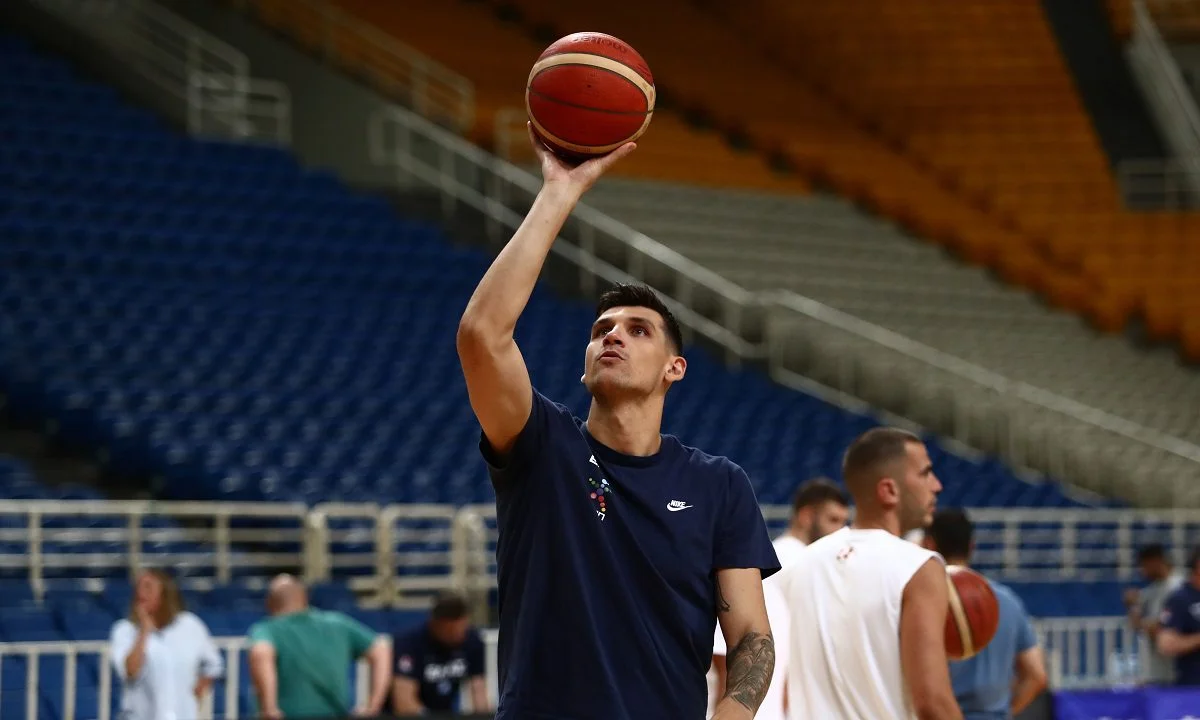 Δεν πείθεται ο κόσμος από τον τραυματισμό του Ντίνου Μήτογλου