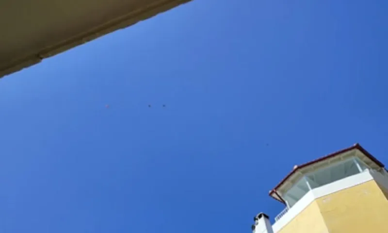Έξαλλοι οι Αθηναίοι για τα πολεμικά αεροπλάνα πάνω από την Αθήνα ενώ καίγεται ο Έβρος επειδή δεν υπάρχουν πυροσβεστικά αεροπλάνα
