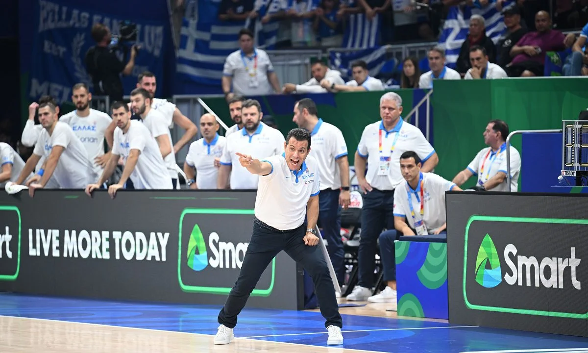 Εθνική Ελλάδας μπάσκετ: Χειροκρότημα για τον τον αποκλεισμό της Εθνικής κι αποθέωση για τον δακρυσμένο Παπανικολάου. Τα σχόλια στο Twitter.