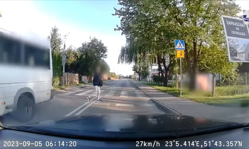 Video σοκ: Χτυπήθηκε σε διάβαση πεζών από αυτοκίνητο