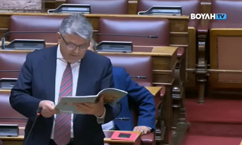 Δημήτρης Νατσιός: Από τις τρεις αράδες για την 28η Οκτωβρίου στον επιτάφιο που λένε πως πάει... βόλτα και το μοναστήρι χωρίς σταυρό