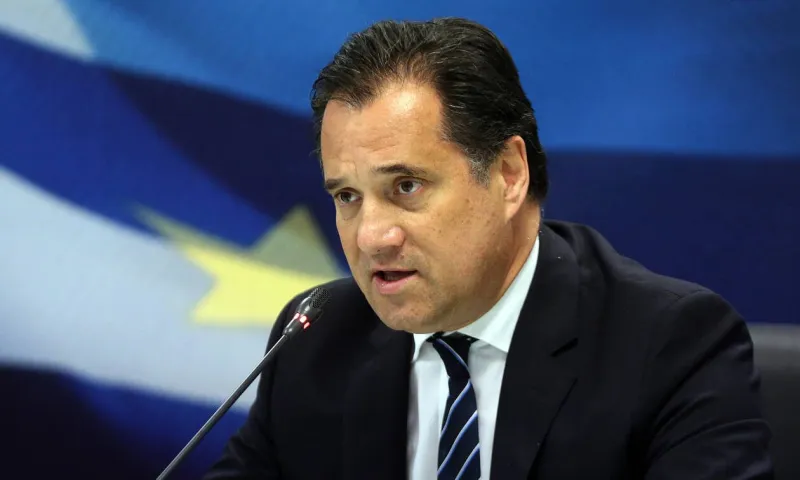 Κυβέρνηση: Κρύβει το αντεργατικό νομοσχέδιο – έκρωμα πίσω από το «πυροτέχνημα» του ξεπαγώματος των τριετιών