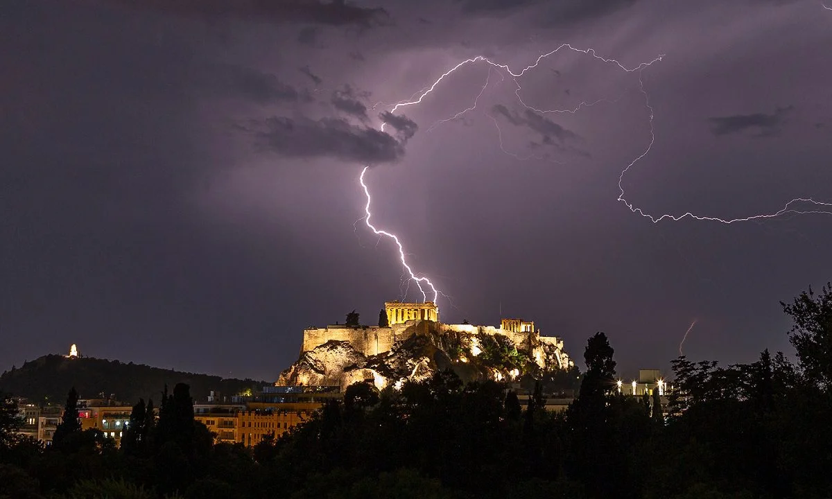 Συνεχίζει να προειδοποιεί ο Κλέαρχος Μαρουσάκης: Θα κλείσει ο Σεπτέμβριος με κακοκαιρία σα του «Daniel»