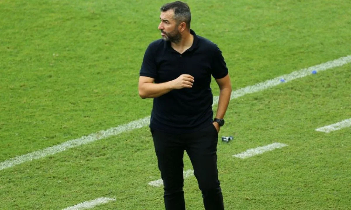 Για τα προβλήματα στην άμυνα που είχε ο Ολυμπιακός διατύπωσε τη δική του άποψη ο Ισπανός κόουτς