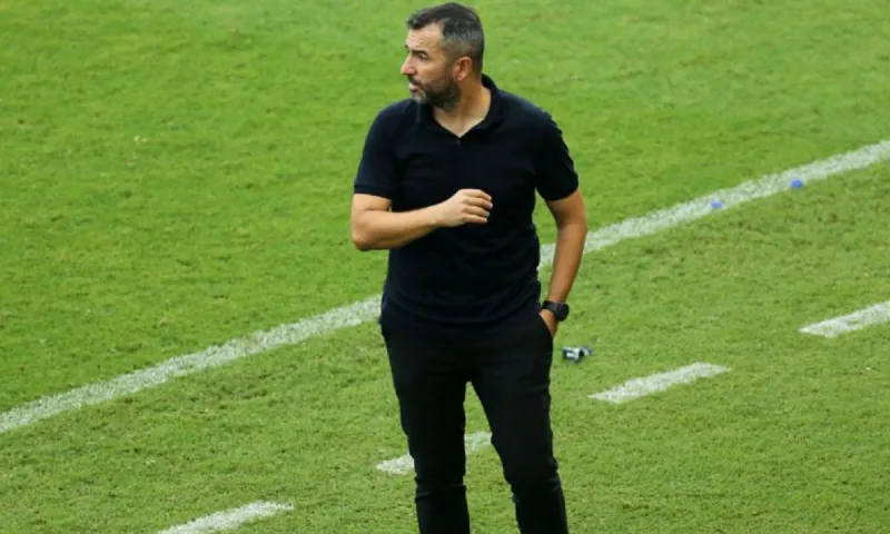 Ολυμπιακός: Ο Ντιέγκο Μαρτίνεθ έδωσε εξήγηση για τα προβλήματα στην άμυνα