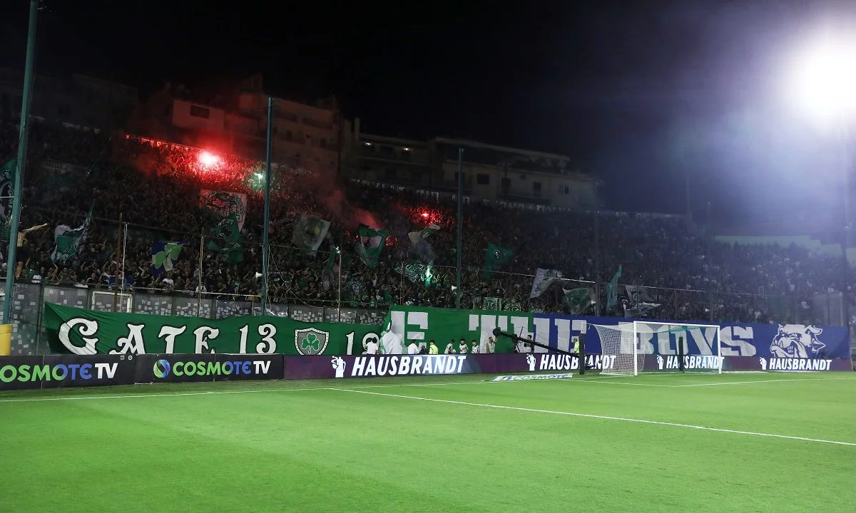Σάλος με το βίντεο που δείχνει οπαδούς του Παναθηναϊκού με την πέφτουν στο μπουθ της αποστολή της ΑΕΚ. «Δεν θα πανηγυρίζετε εδώ μέσα».