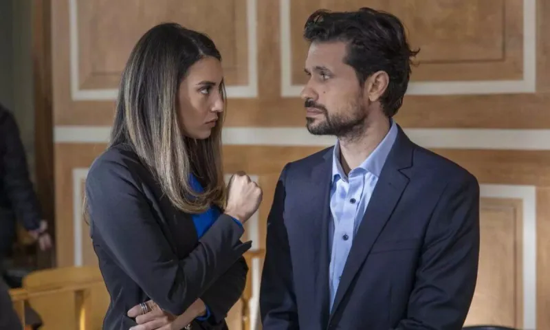 Σασμός επόμενα επεισόδια: Ο Αντρέας βλέπει αγκαλιασμένους  Στέλλα - Αστέρη και το λέει εκεί που δεν πρέπει