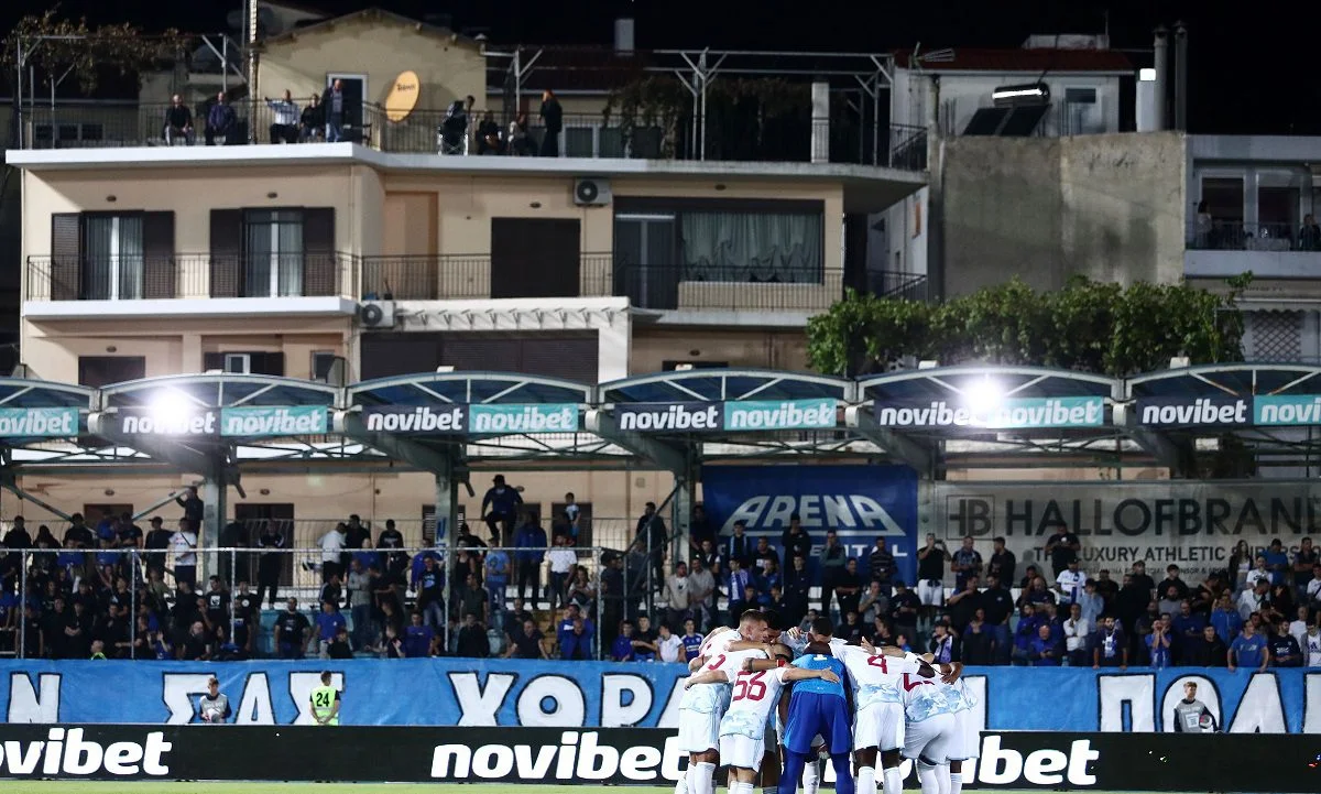 ΠΑΣ Γιάννινα- Ολυμπιακός: Καθυστέρηση στην έναρξη του αγώνα λόγω πανό