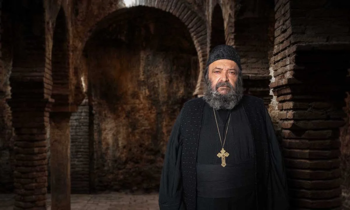 Η Μάγισσα επόμενα επεισόδια: Ο παπά-Νικόδημος καρφώνει τον Πετρούνη στον Σπήλιο - Ο Κανέλλος στα χέρια του Θράσου
