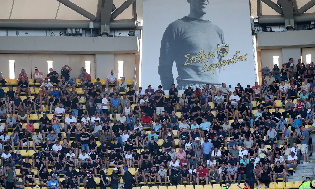 Επεισόδια σημειώθηκαν στην άφιξη των φίλων του Άγιαξ στη Φιλαδέλφεια. Υπήρξε ένταση οπαδών της ΑΕΚ με την αστυνομία και χρήση χημικών.