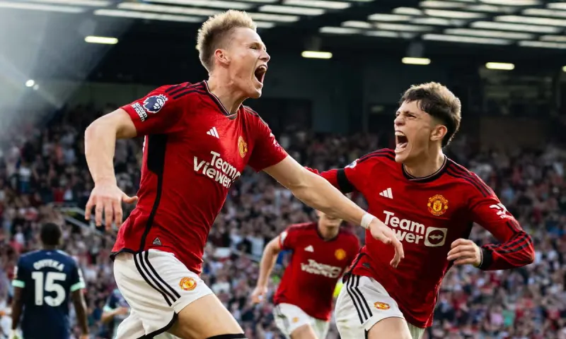Premier League: Μαγική ανατροπή με 2 γκολ στις καθυστερήσεις η Γιουνάιτεντ - «Ξεμπούκωσε» με 4αρα η Τσέλσι