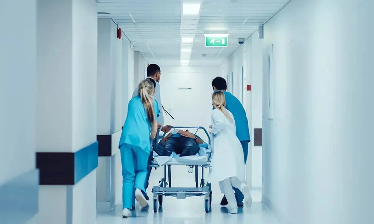 Ειδικευόμενος οφθαλμίατρος αναγκάζεται να κάνει εφημερίες για... χειρουργικά και ορθοπεδικά επείγοντα περιστατικά - Εργασιακή εκμετάλλευση καταγγέλλει η ΟΕΝΓΕ.