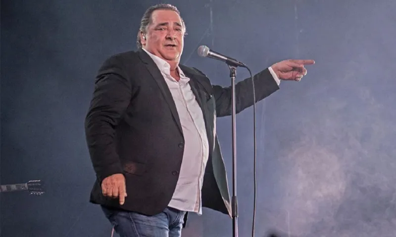 Βασίλης Καρράς: Αδιανόητο πρωτοσέλιδο από εφημερίδα