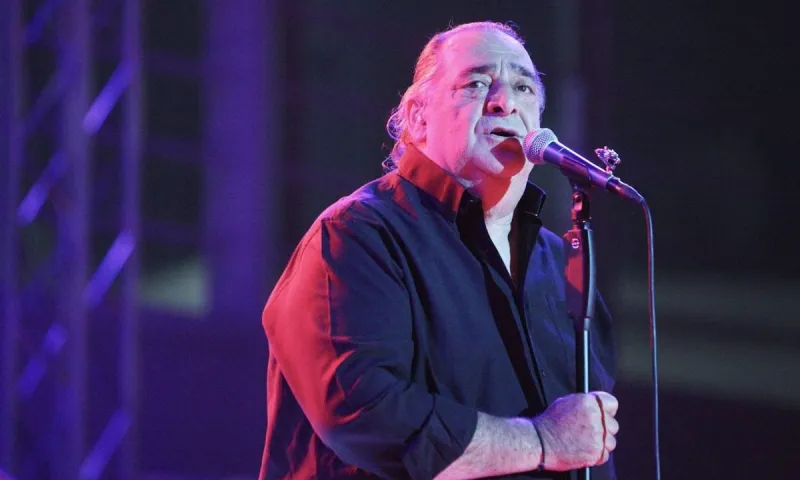 Ο Βασίλης Καρράς έκανε τηλεφωνική παρέμβαση στο Fame Story - «Είμαι εδώ!»