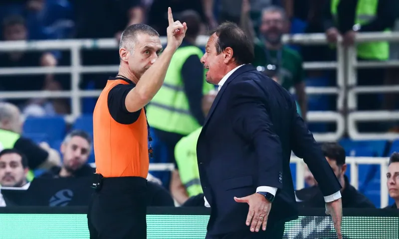 Εκτός εαυτού ο Αταμάν, τα έβαλε με τους διαιτητές και αποβλήθηκε! - Τι συνέβη (vid)