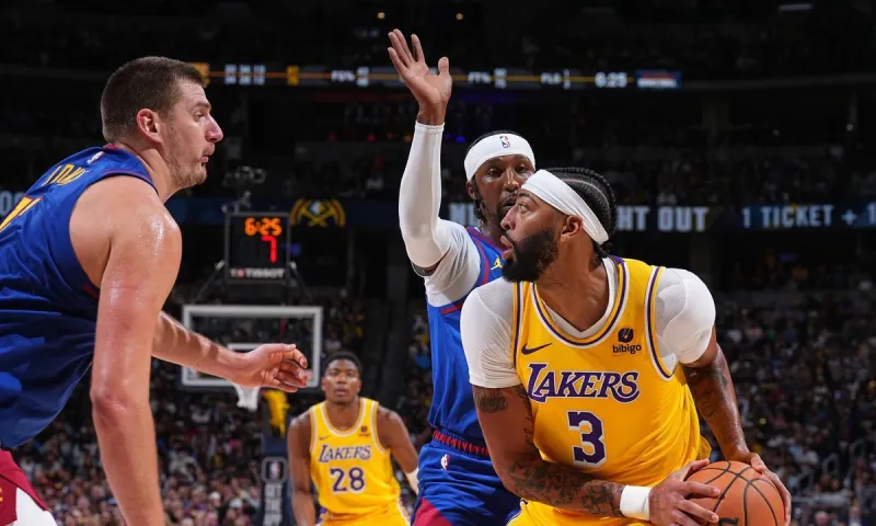 NBA Αποτελέσματα: Εύκολο βράδυ για τους Νάγκετς κόντρα στους Λέικερς – Πήραν τη ματσάρα απέναντι στους Γουόριορς οι Σανς!