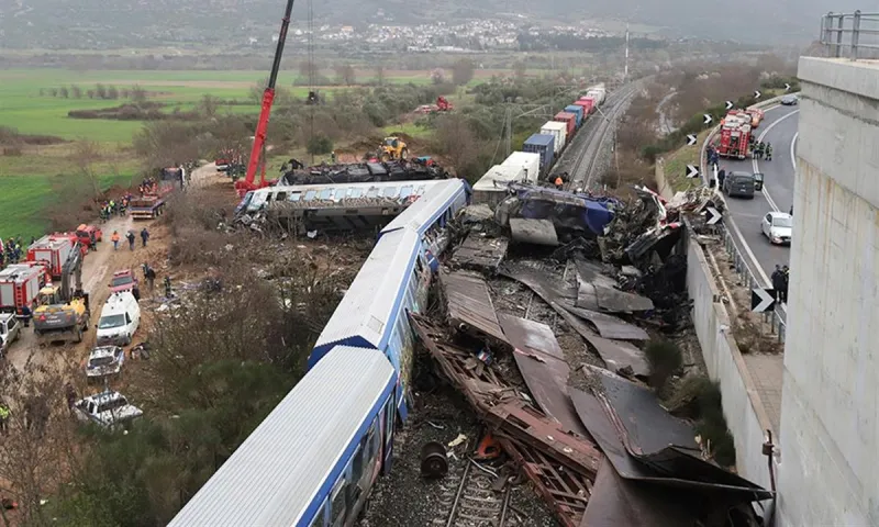 Τέμπη: Αδιανόητη καθυστέρηση στην έρευνα – 8 μήνες μετά, πήγαν να πάρουν δείγμα από το έδαφος στο σημείο σύγκρουσης!