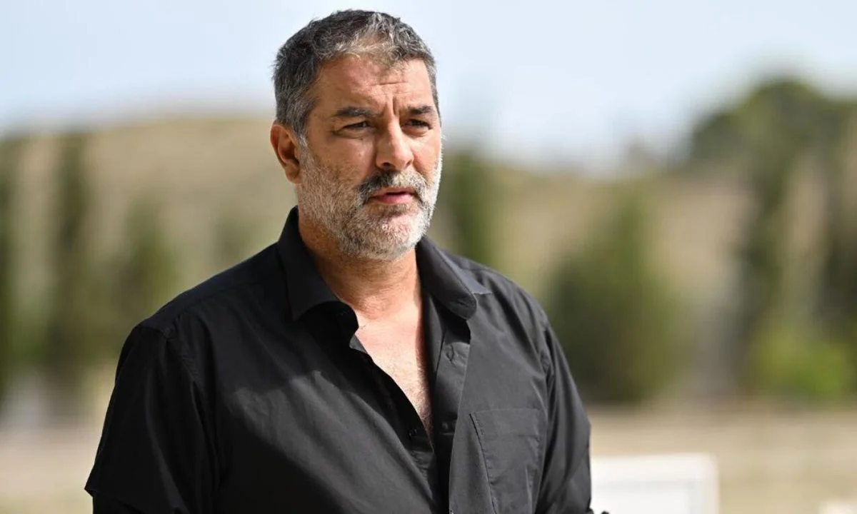 Σασμός: Την... παράταση του ρόλου του Ανδρέα Βουρλάκη, που υποδύεται ο Βασίλης Μπισμπίκης, εξετάζουν ο Alpha και η εταιρεία παραγωγής.