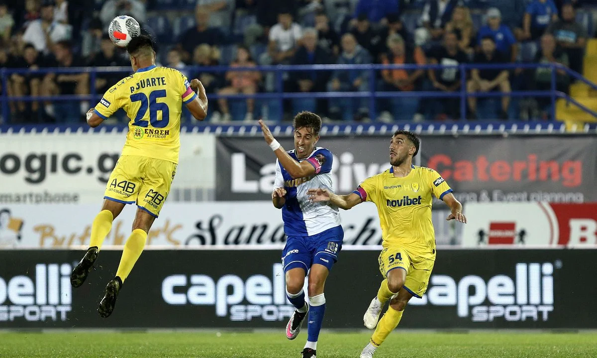 Πώς διαμορφώθηκε η βαθμολογία στη Super League μετά τις νίκες σε Βόλο και σε Περιστέρι - Αποτελέσματα και πρόγραμμα της 9ης αγωνιστικής.