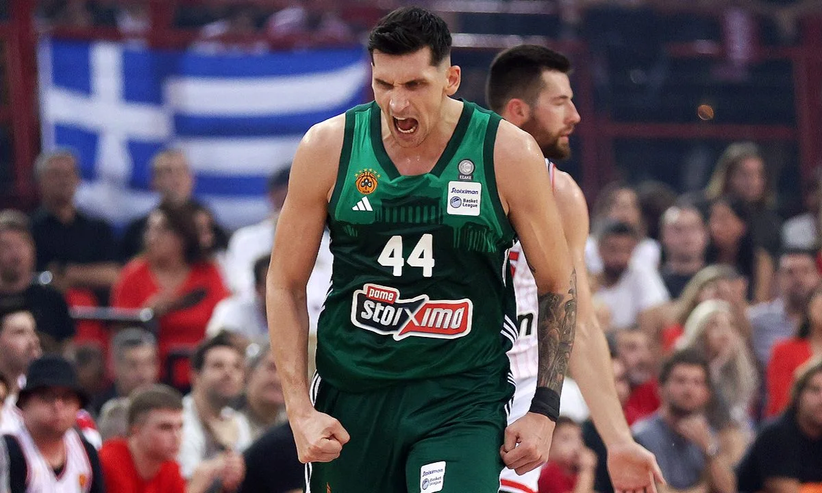 Με τον Κώστα Μήτογλου να πραγματοποιεί σπουδαία εμφάνιση ο Παναθηναϊκός νίκησε τον Ολυμπιακό στο ΣΕΦ με 54-66, για την 4η αγωνιστική.